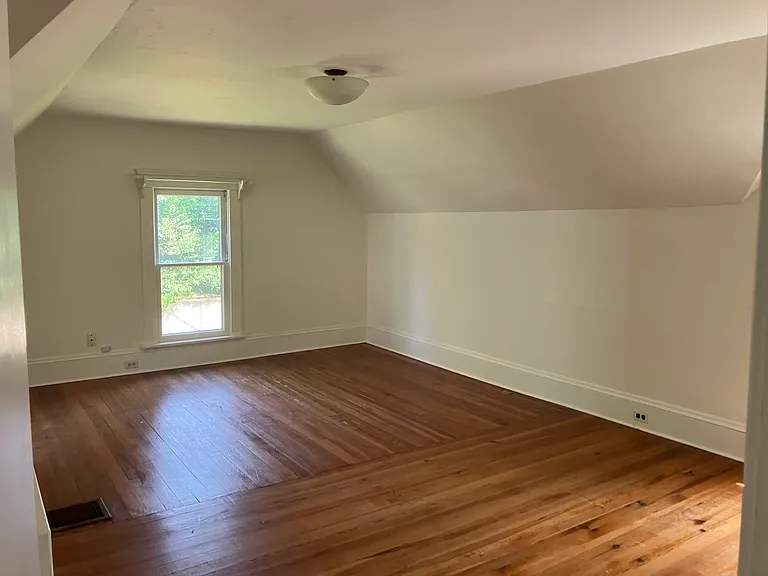 301 Bassett Rd — Photo 43