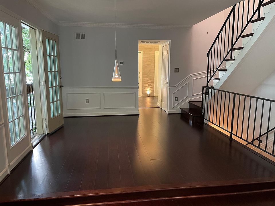 Main Floor: Sitting or Dining Room