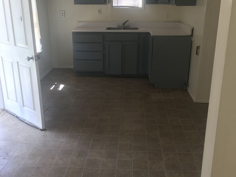 2nd image of 401 W Hess Ave