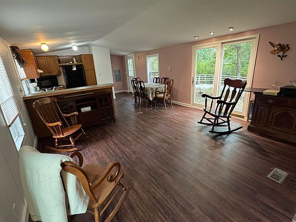 5th image of 9498 Courtney Ln