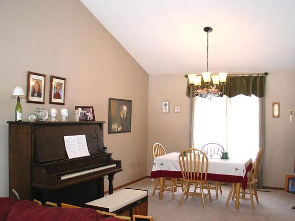 3rd image of 282 Grassy Hills Ln