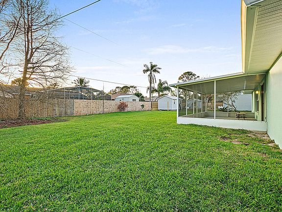 3rd image of 1312 Travelers Palm Dr