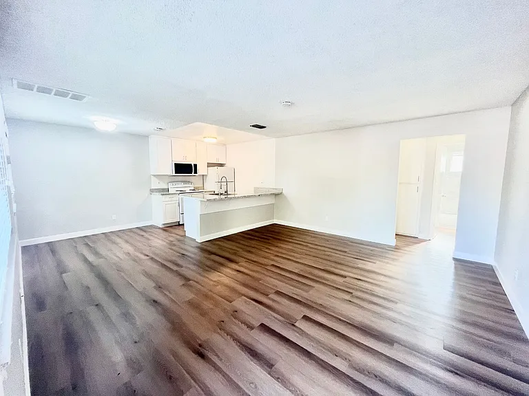 5632 Cypress Avenue — Photo 2