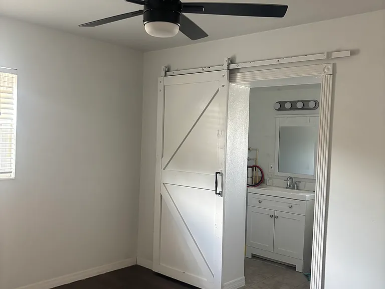 Master Bedroom (Ceiling Fan)