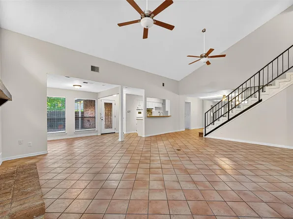 812 Fleetwood Place Dr, Houston, TX 77079