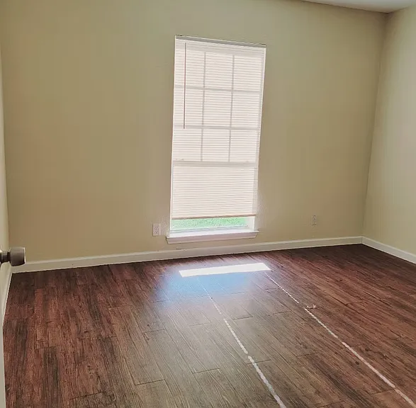 The Pointe Apartments — Photo 13