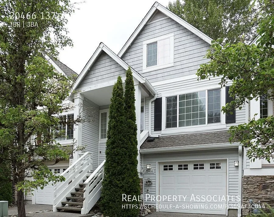 Newer Built Spacious Townhouse in the Hills of Kent Near Renton — Photo 1