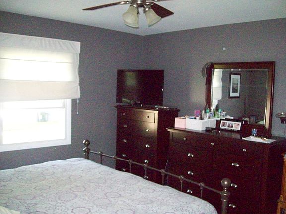 Master Bedroom 11'9"x13'
