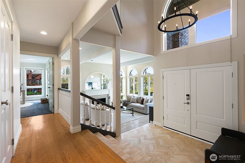 5th image of 4550 49th Avenue NE