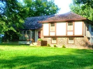 621 S Russell St, Lathrop, MO 64465