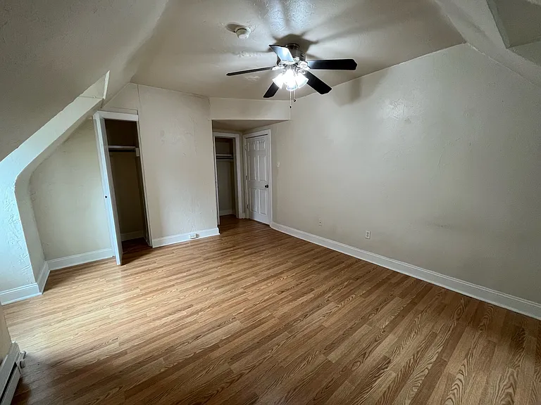 217 Stratford Ave — Photo 55