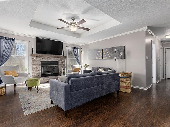 4th image of 1800 Park Ln