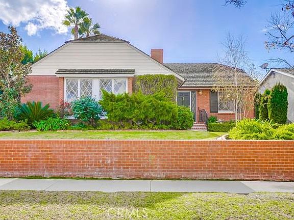 2nd image of 5120 E Los Flores St