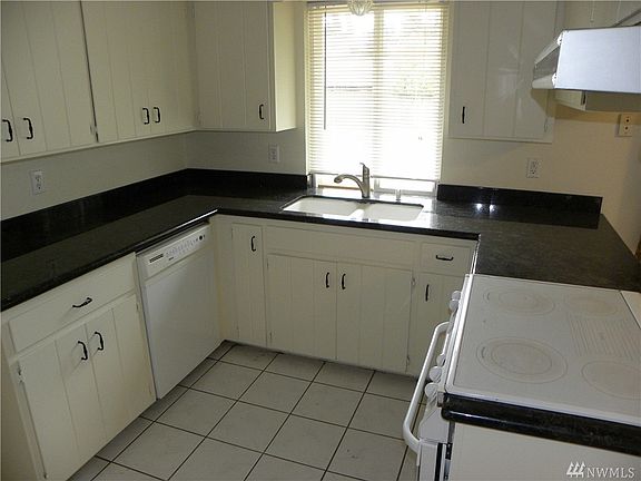 4th image of 15305 107th Avenue Ct E