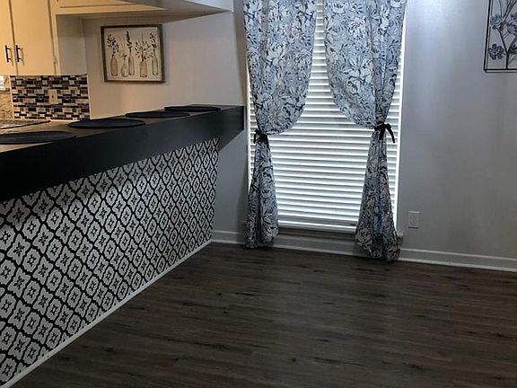 4th image of 234 Emerald Ln