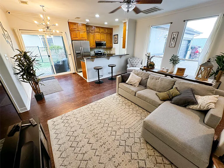 1213 Delsie Dr #B — Photo 5