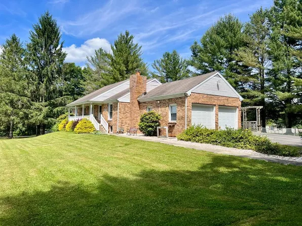 170 Canterbury Dr, Shady Spring, WV 25918