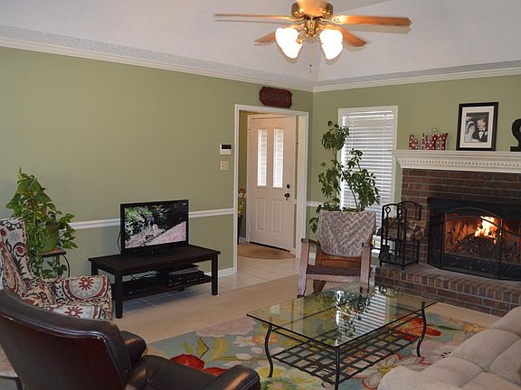 4th image of 305 Southwind Dr