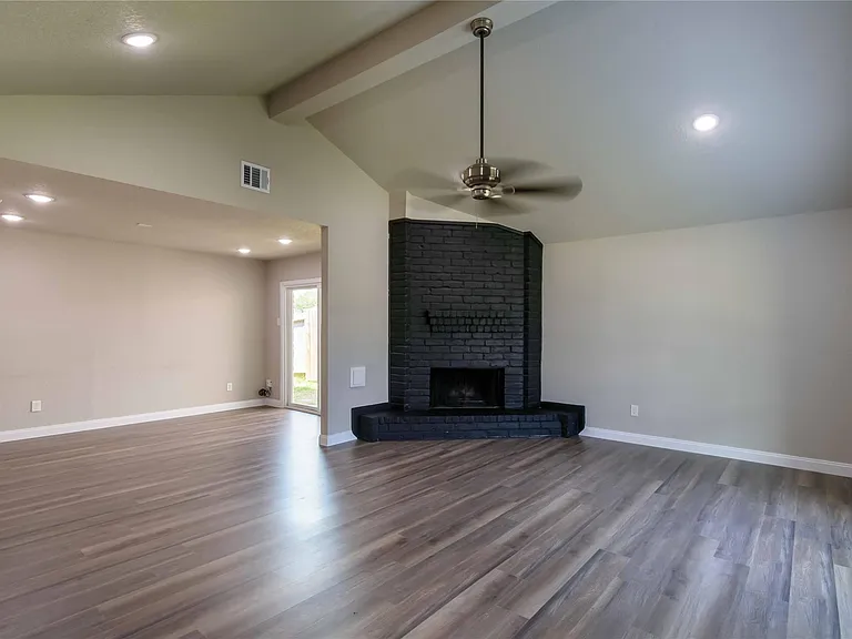 8703 Valley Ledge Dr — Photo 2