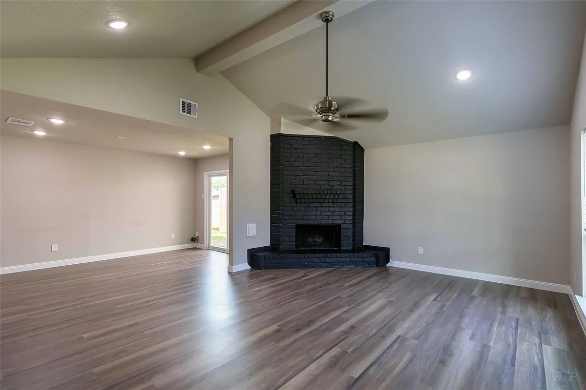 Building Photo - 8703 Valley Ledge Dr