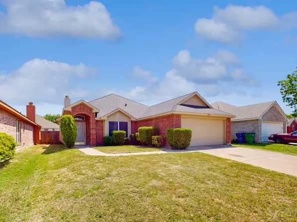 346 Leisure Ln, Waxahachie, TX 75165