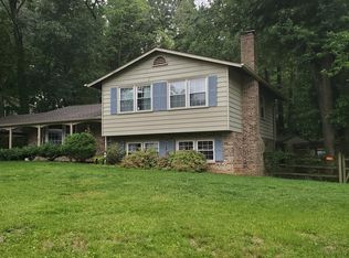 9601 Hershour Ct, Fairfax, VA 22032