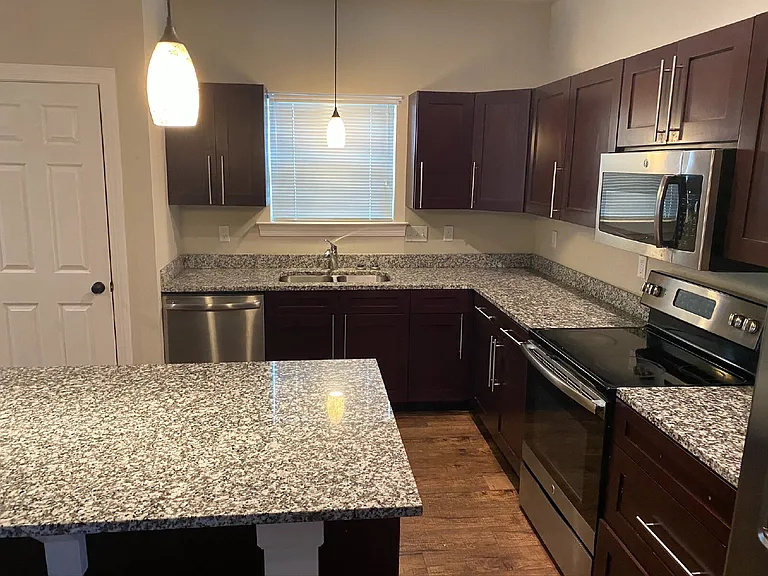 1807 Belle Vue Way — Photo 7