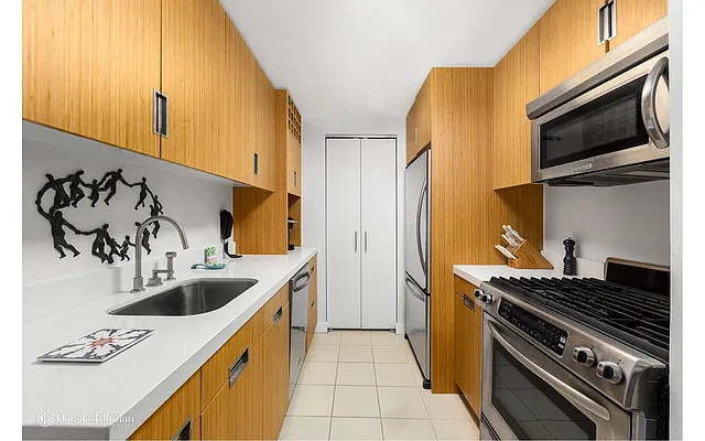 Rented by Douglas Elliman | media 8