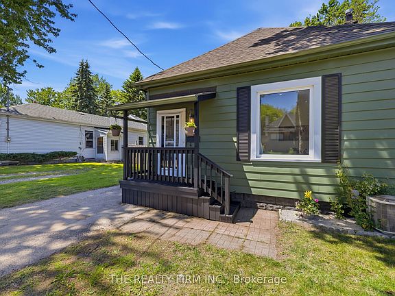 3rd image of 1068 Margaret St