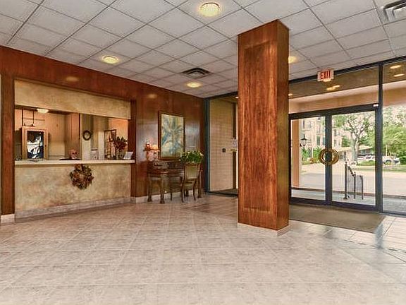2nd image of 2401 Bayshore Blvd Unit 203