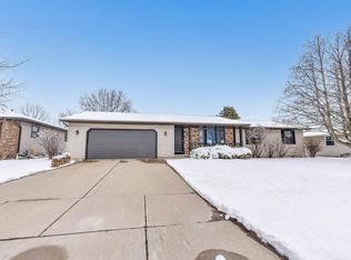 524 Masters Ln, Green Bay, WI 54311