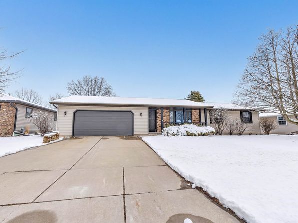 524 Masters Ln, Green Bay, WI 54311