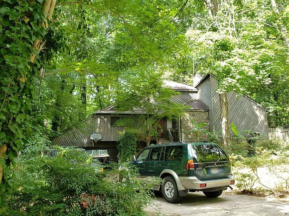 5th image of 3209 Cedar Bluff Dr NE