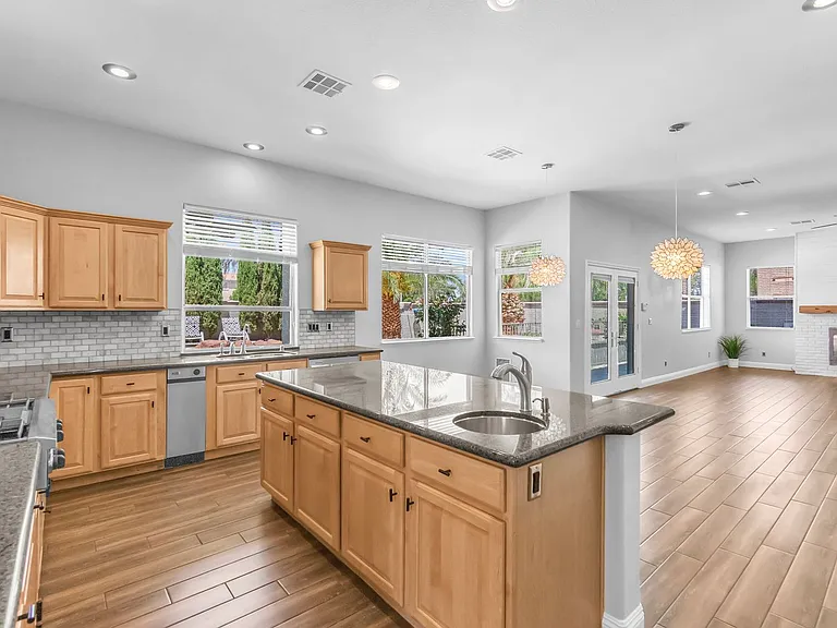 296 Doe Run Cir — Photo 172