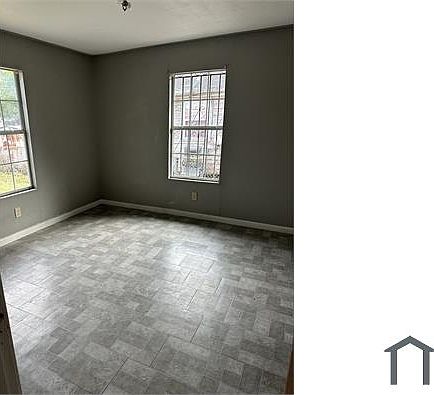 3rd image of 3046 Elgin St
