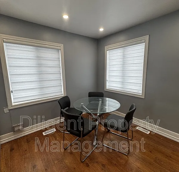 492 King George St #1 — Photo 6