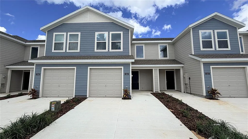 3 bed, 2.5 bath, 1386 sqft, $1,880 — Photo 1
