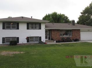 9205 Gaslight Dr, Burlington, IA 52601