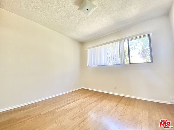 5th image of 2554 N Beachwood Dr #6A