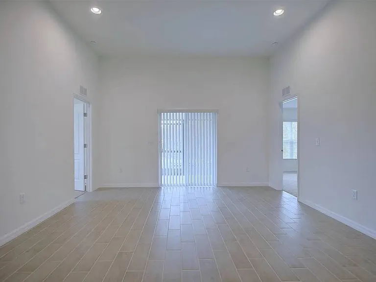 4548 Adrienne St — Photo 7