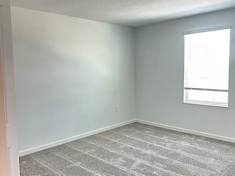 4039 Ambrose Ave — Photo 15