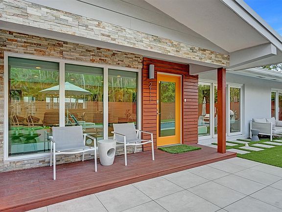 4th image of 2111 N Ocean Boulevard