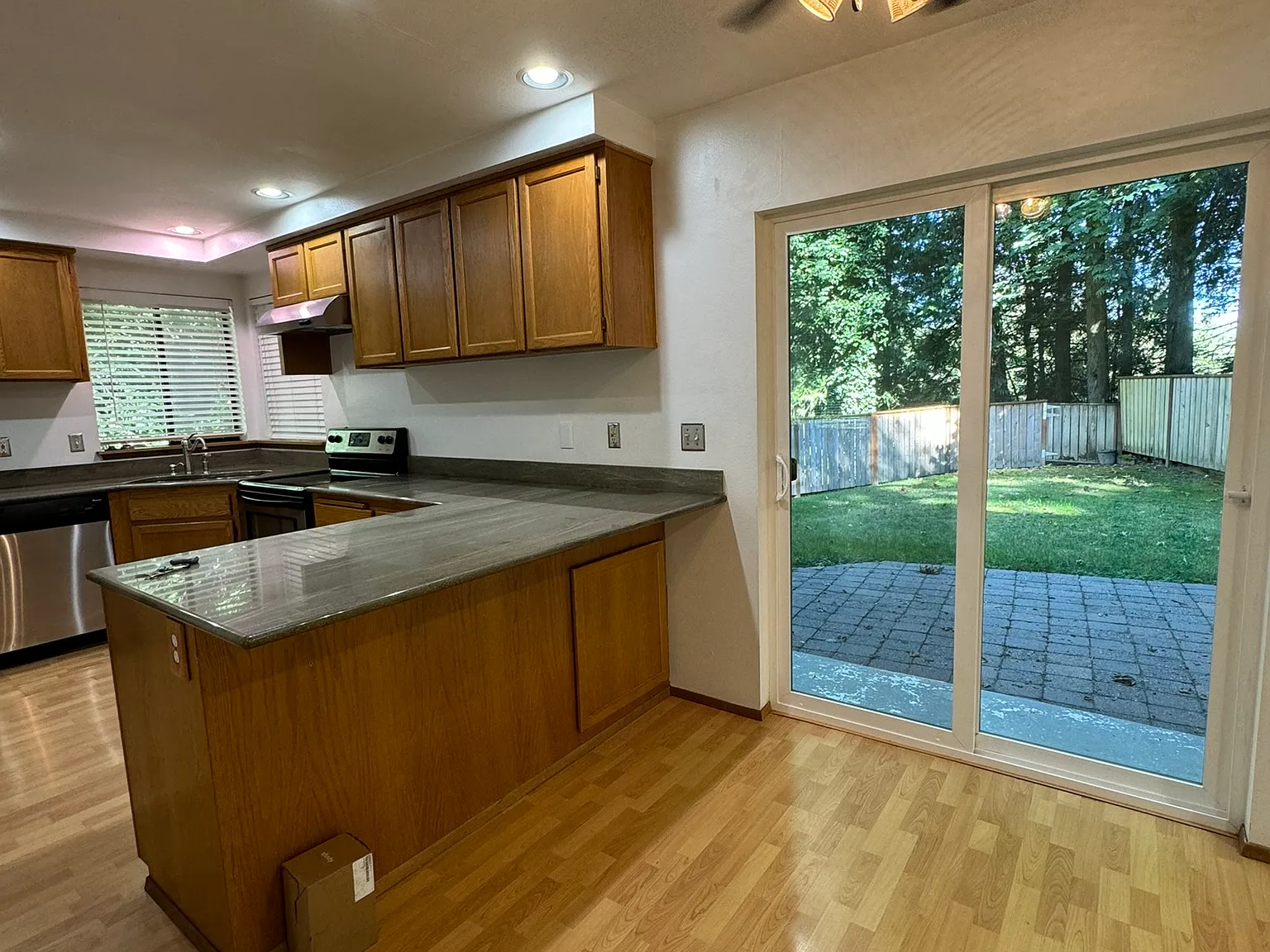 3 bed, 2.5 bath, 1820 sqft, $3,150 — Photo 2