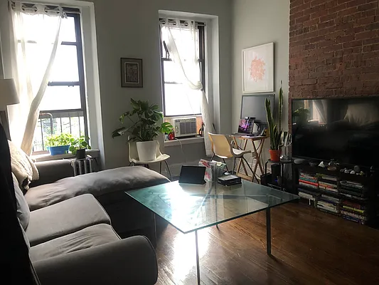 Rented by Urban Real Estate Property Group Inc | media 6