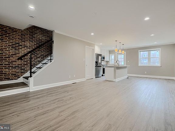 4th image of 621 Ponca St