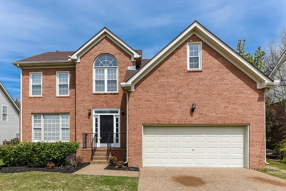 4 bed, 2.5 bath, 2442 sqft, $2,620 — Photo 1
