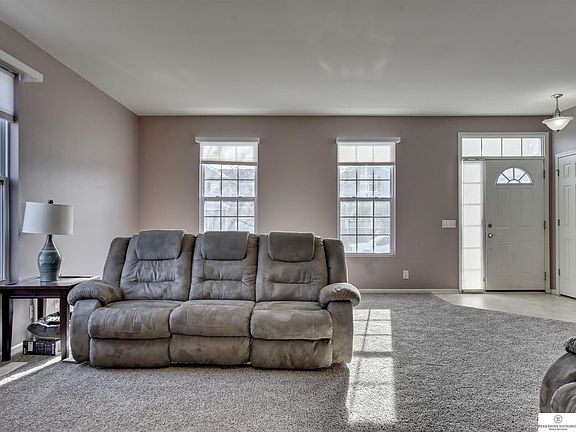 4th image of 902 Port Royal Dr