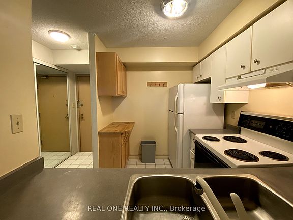 4th image of 24 Wellesley St W #407
