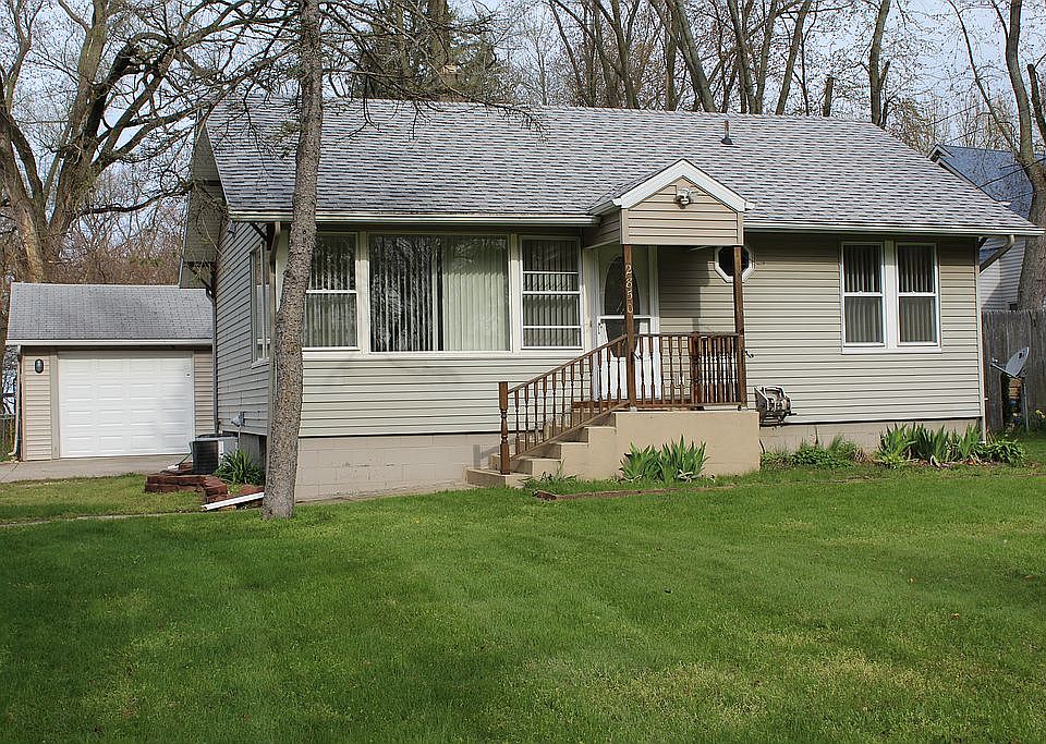 1st image of 2850 S Lakeshore Dr