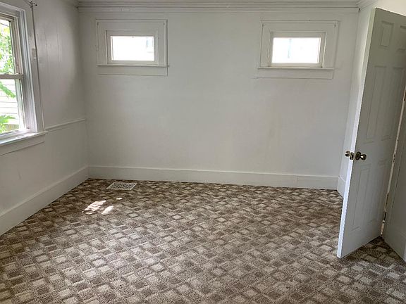 3rd image of 419 S Chestnut St #1